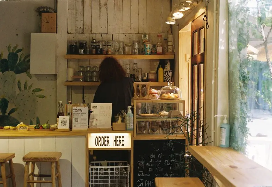 Kafe nyaman untuk menikmati kopi dan makanan ringan